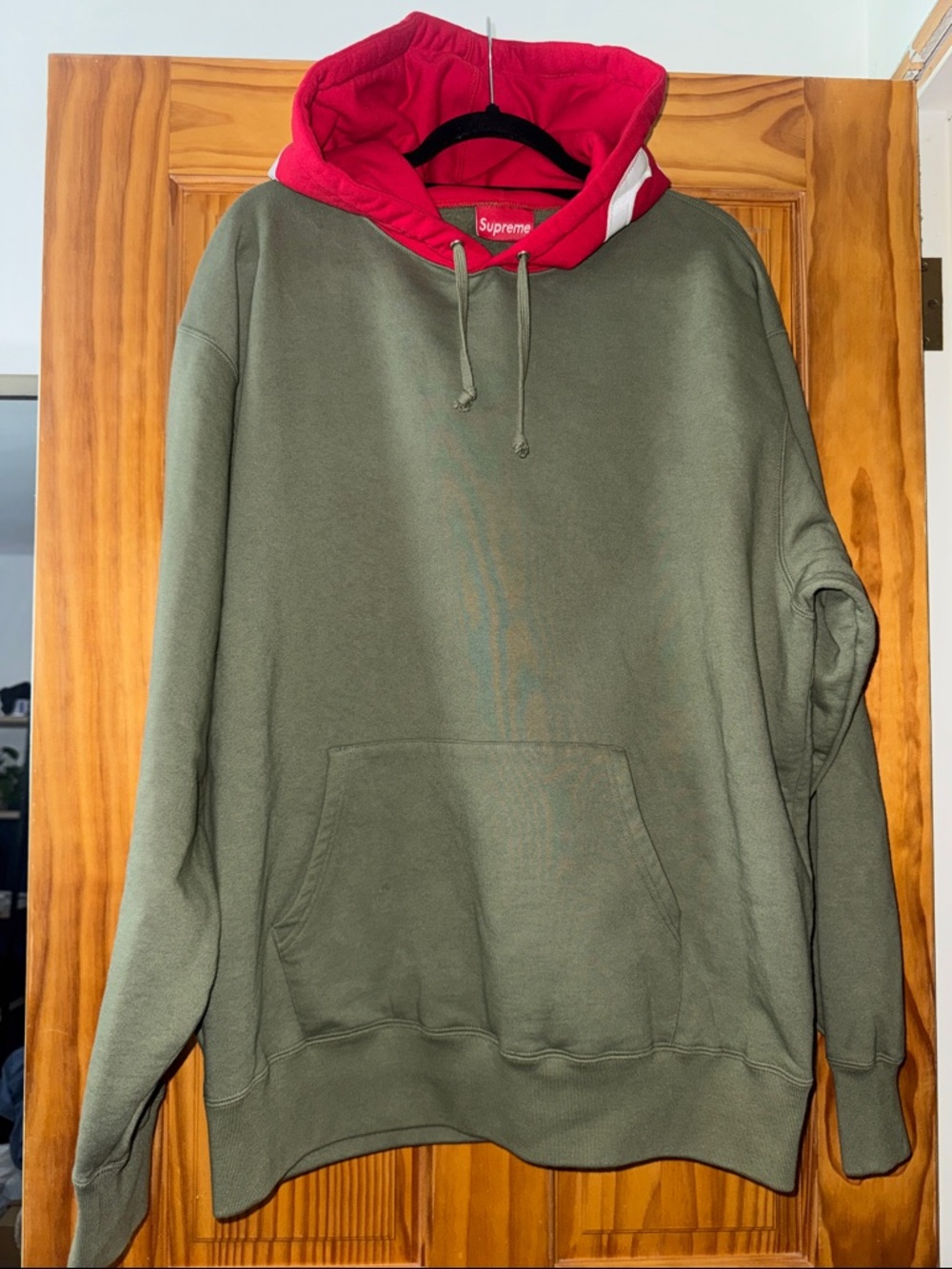 Men’s Supreme contrast hooded sweatshirt
